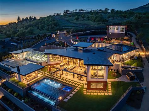 10 Million Southern Oregon Estate Elevates Modern Design And Wellness