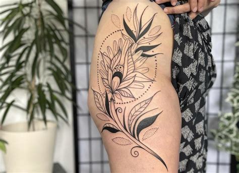 11 Floral Hip Tattoo Ideas That Will Blow Your Mind