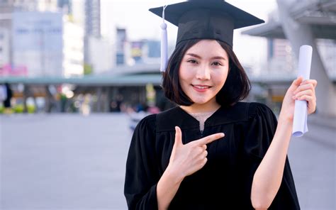 12 Easy Degrees That Pay Well In 2026 Thanks To These Related Jobs