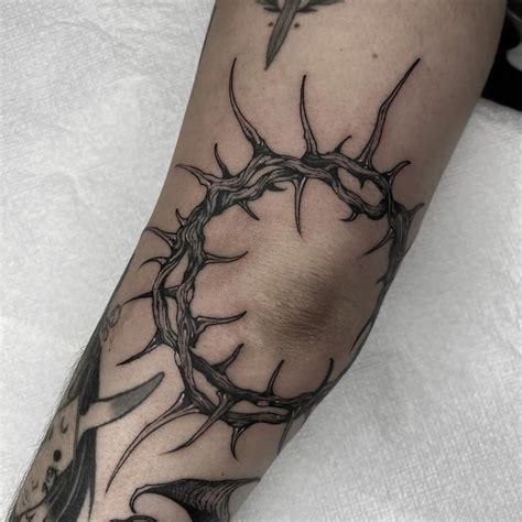 15 Bold Thorn Tattoos Ideas For A Striking Statement