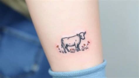 15 Cows Minimal Tattoos For A Moo Tiful Design
