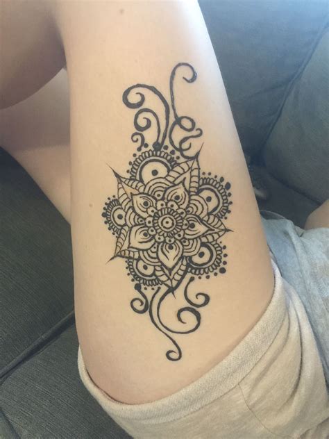 20 Henna Tattoo For Thigh