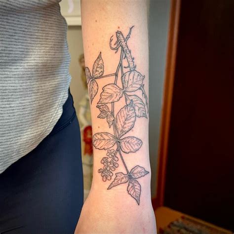 20 Stunning Poison Ivy Tattoo Ideas To Express Your Wild Side