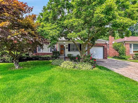 20696 Huntington Ave Harper Woods Mi 48225 Zillow