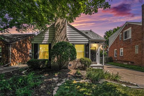 21175 Hunt Clb Harper Woods Mi 48225 See Est Value Schools More