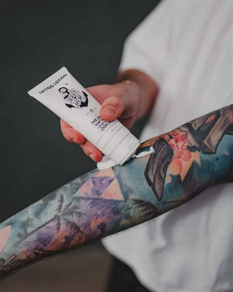 8 Best Unscented Lotions For Tattoos That Help Healing In 2024