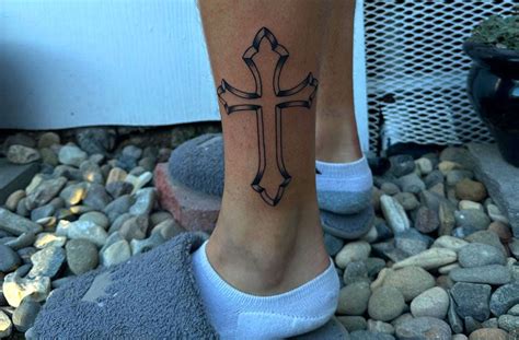99 Simple Yet Meaningful Cross Tattoo Ideas For Men And Women Tattoo Inspired Clothing