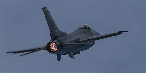 An F 16 S Low Pass Caused A Highway Patrolman S Radar To Go Crazy Business Insider