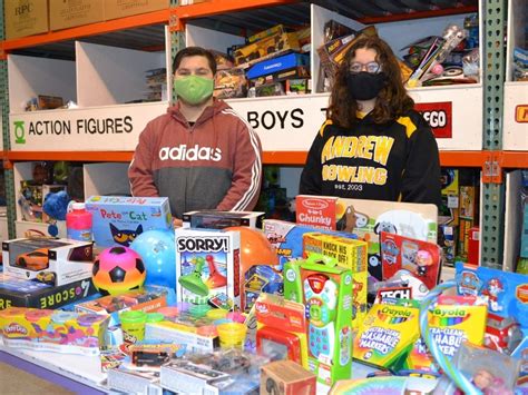 Andrew High School Student Leadership Team Hosts Toy Drive Tinley Andrew High School Student Leadership Team Hosts Toy Drive Tinley