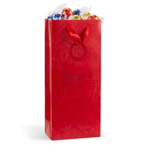 Assorted 5 Flavor Lindor Truffles Red 75 Pc Gift Bag 31 7 Oz