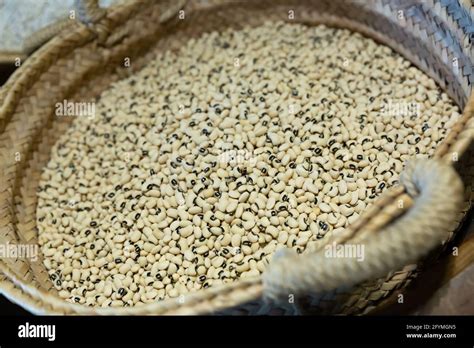 Black Eyed Peas Fesolets De Negre In Wicker Basket On Shelf Of Grocery Store Stock Photo Alamy