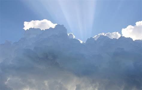 Cloud Weight Science With Dr Karl National Geographic Kids