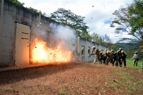 Combat Engineers Marines Make A Bang With Shotguns Demos U S Indo Pacific Command News Articles