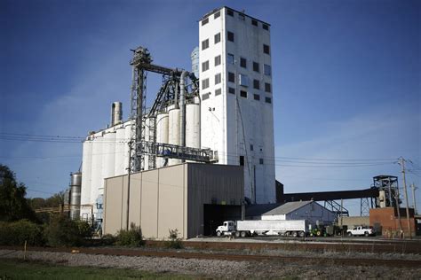 Crop Trader Adm Reopens Key U S Grain Terminal After Delays Bloomberg