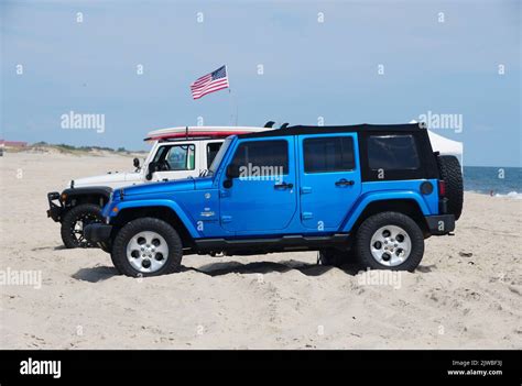 Dewey Beach Delaware U S A September 3 2022 A Bright Blue Jeep