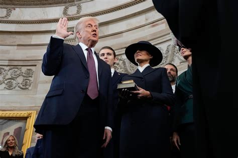 Donald Trump Didn T Place His Hand On Bible For Oath During Inauguration Despite Tradition