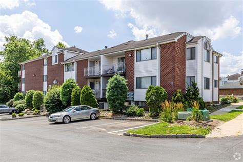 Edison Woods 1000 Us Highway 1 Edison Nj 08817 Apartments Com