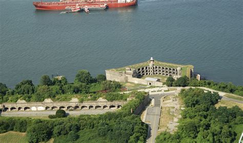 Fort Wadsworth Light Lighthouse In Staten Island Ny United States Lighthouse Reviews Phone Number Marinas Com