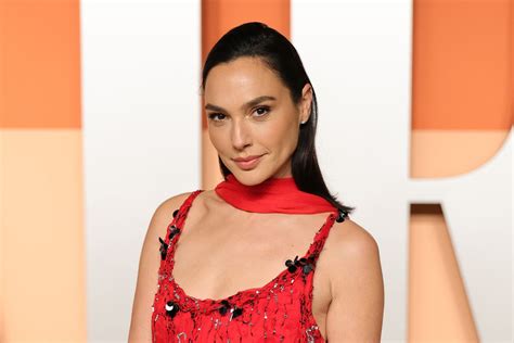 Gal Gadot Describes Being Scared To Death Having Brain Blood Clots While Pregnant Photo 5136070 Gal Gadot Jimmy Fallon Photos Just Jared Entertainment News