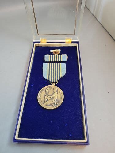 Genuine United States Air Force Airman S Medal Set