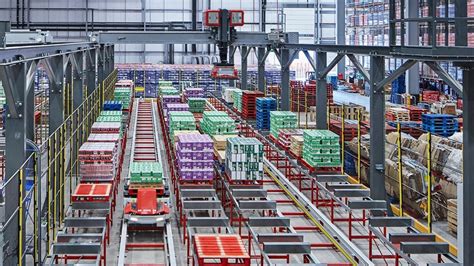 How Food And Beverage Manufacturers Are Using Warehouse Automation