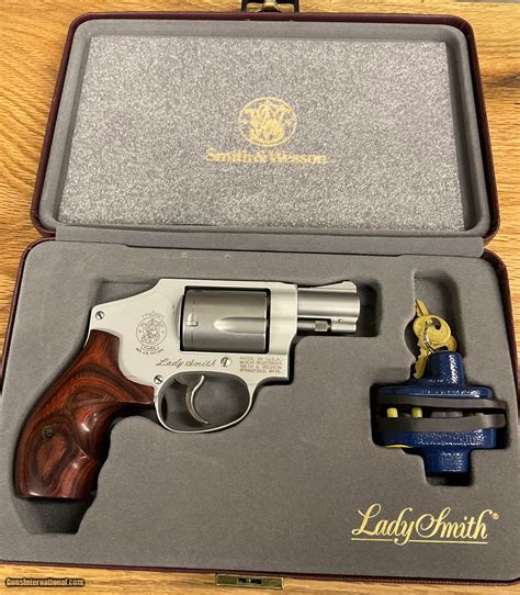 Lady Smith & Wesson 38
