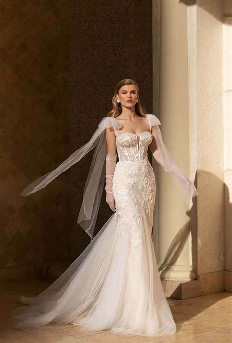 2023's Hottest Bridal Gown Trends Revealed