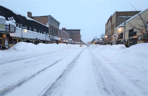 Life In America S Coldest Place 15 Snowiest Towns In New York With Heavy Snowfall