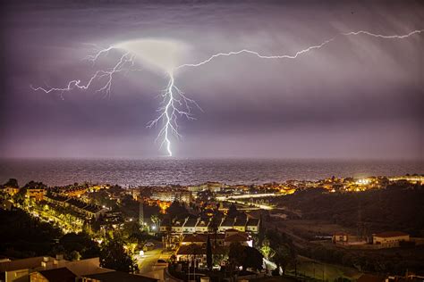 Lightning Meaning: Unveil Spanish Translation Secrets!