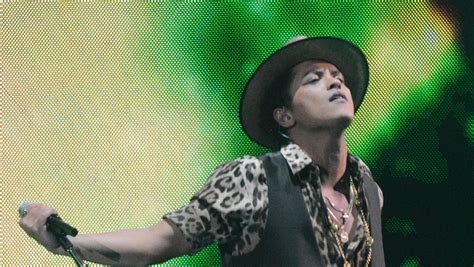Mars Super Stage How Did Bruno Mars Go From Background To The Big Game