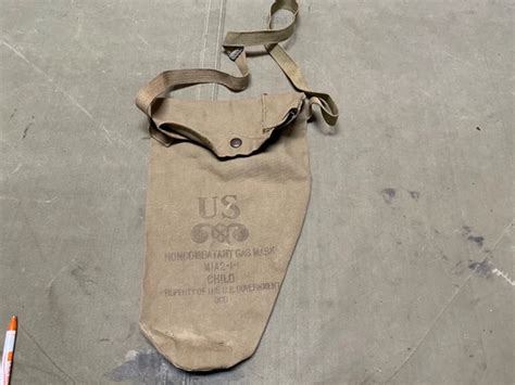 Original Wwii Us Army M1a2 Non Combatant Gas Mask Carrier Child 15 12