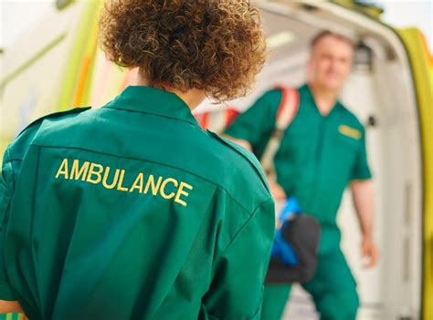 Paramedic Salaries Benefits In The Uk Essential Guide Reed