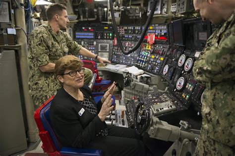 Pentagon Reopens The Debate Of Women In Military Combat Roles