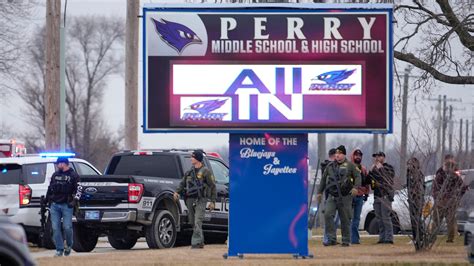 Perry High School Suspect Is Dead 6Th Grader Killed Principal
