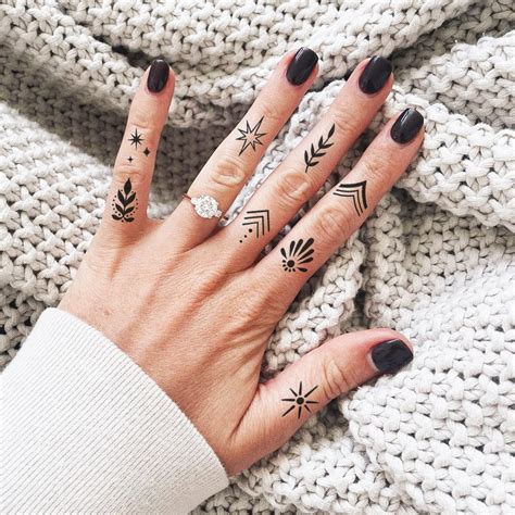 Pin By Ad La De On Tatoos Finger Tattoo For Women Hand And Finger