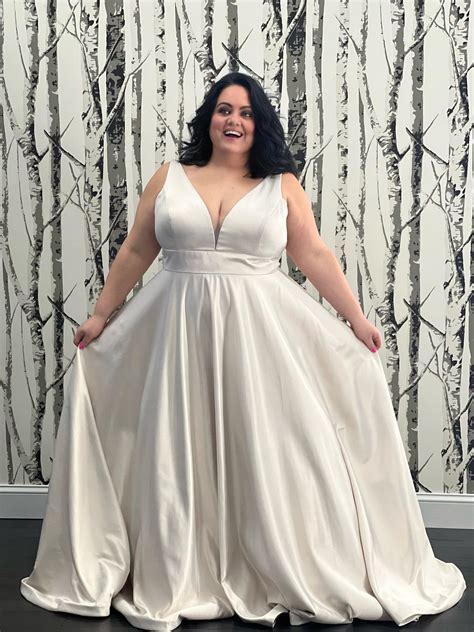 Best Plus Size Wedding Dresses Gold 2023