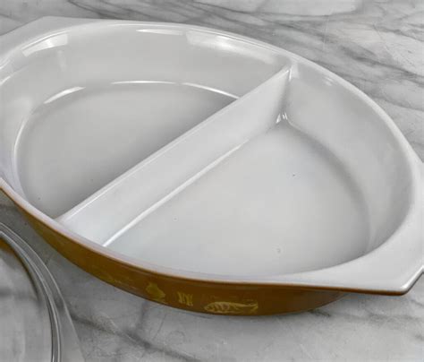 Pyrex Vintage Early American Divided Casserole Dish 2 1 2 Quart Size 13