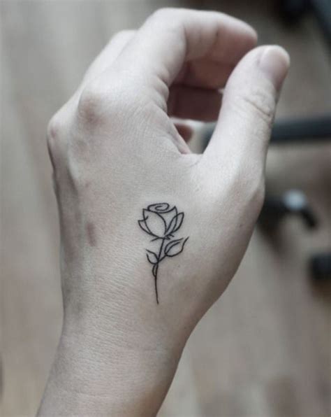 Rosen Tattoo Vorlage Idee F R Einen Kleinen Tattoo Auf Der Hand Eine Rosen Tattoo Vorlage Idee F R Einen Kleinen Tattoo Auf Der Hand Eine