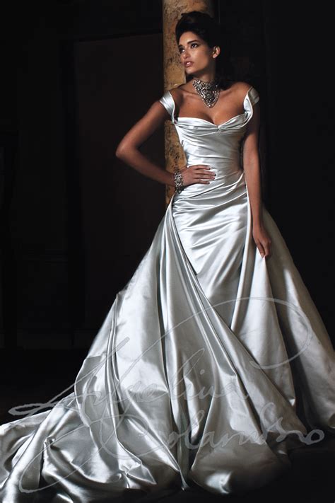 Satin Bridal Gowns: Discover Elegance and Luxury for Your Special Day