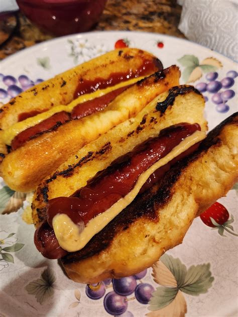 Saut Ed Dogs And Buns R Hotdogs