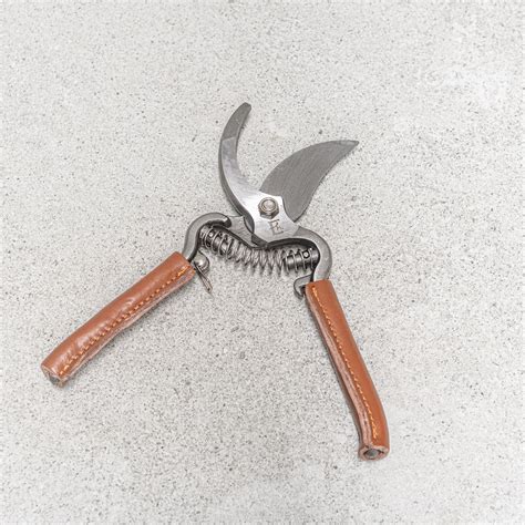 Secateurs With Leather Handle George Street Peddlers