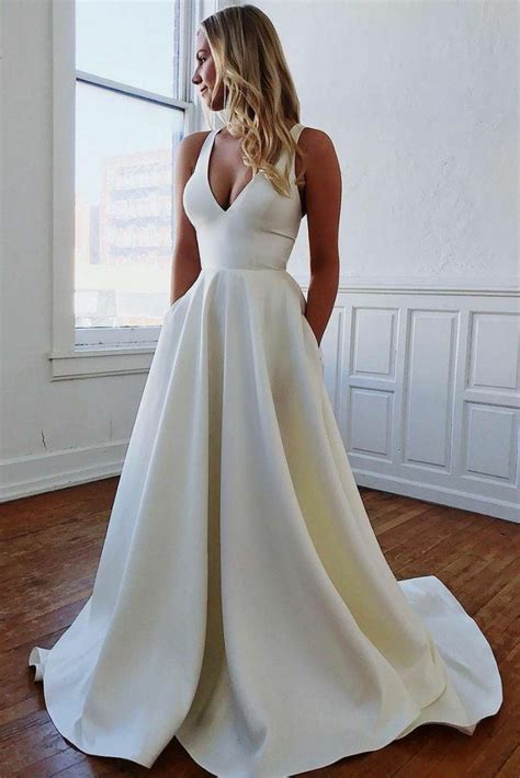 Simple Long Wedding Gown Trends 2023