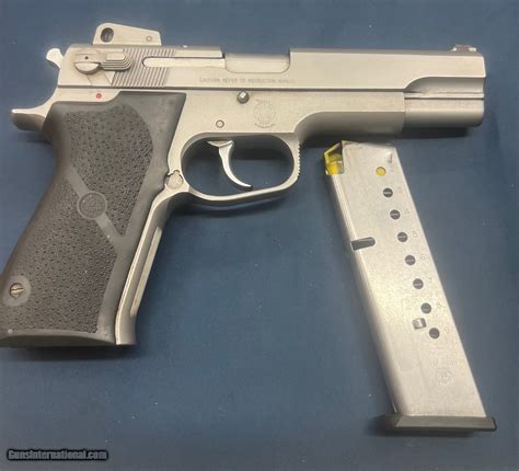 Smith Amp Wesson Model 1006 10Mm Smith Amp Wesson Model 1006 10Mm