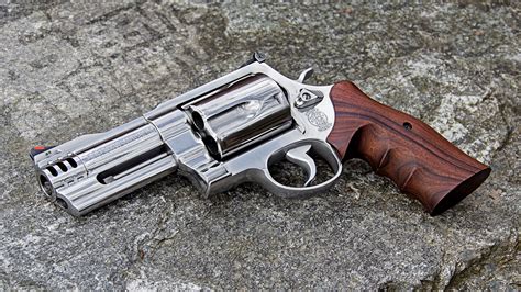 Smith Wesson 500 The Gun That Has As Much Firepower As A Rifle The National Interest