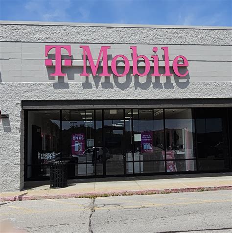 T Mobile Eureka Twn Ctr Dr W 5Th St Neighborhood Store In Eureka Mo
