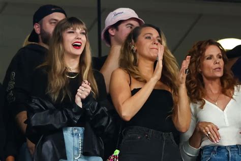 Truth Behind Alleged Taylor Swift Texts About Travis Kelce And Exes