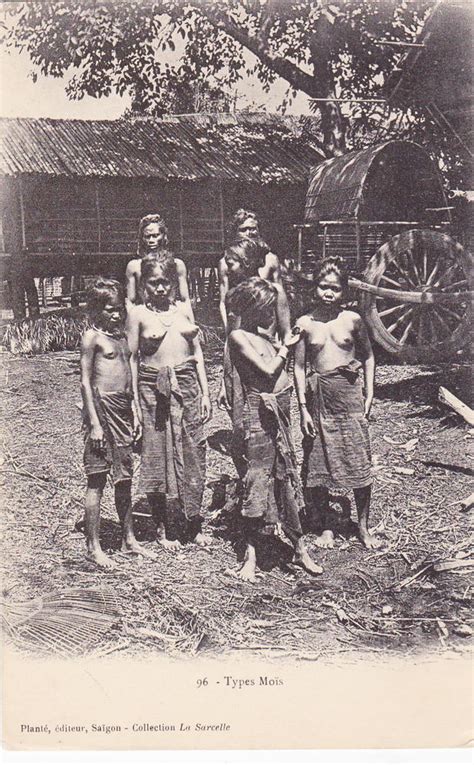 The Nude Art of Vietnam's Women