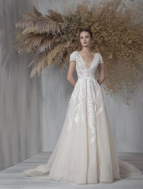 Wedding Dress with Short Sleeve Trends 2023