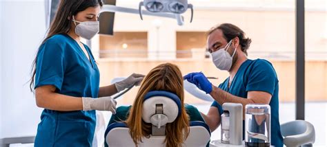 What Is A Dental Assistant Your 2026 Career Guide Coursera
